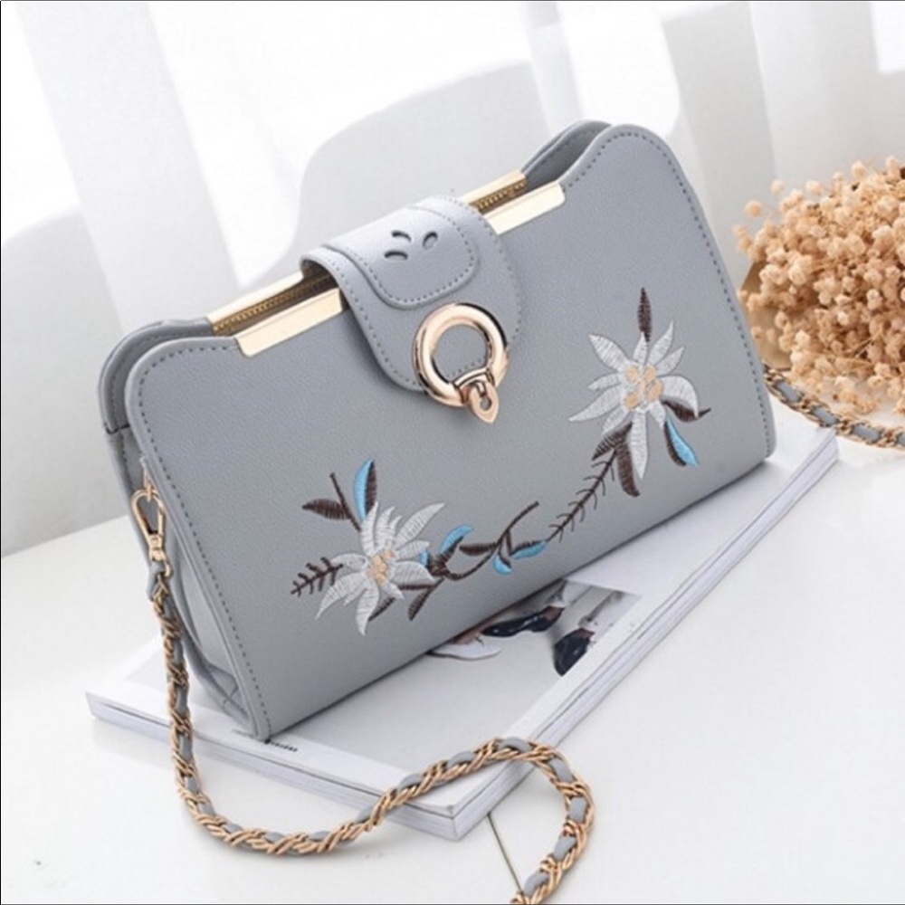 Brand New Flower Clutch. Absolutely Gorgeous 💼.